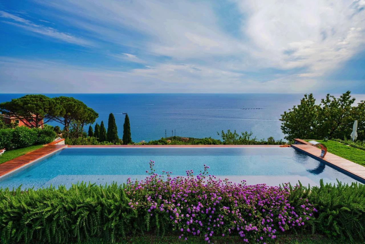 Villa Riviera Resort Lavagna Eksteriør billede